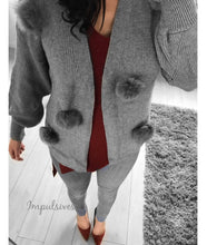 Load image into Gallery viewer, gilet pompons fur gris
